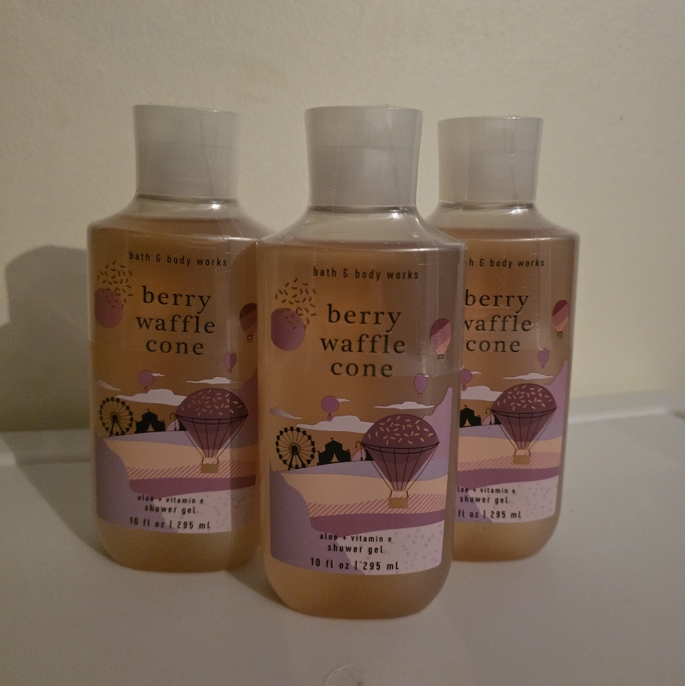 BATH AND BODY WORKS BERRY WAFFLE CONE SHOWER GELS X3